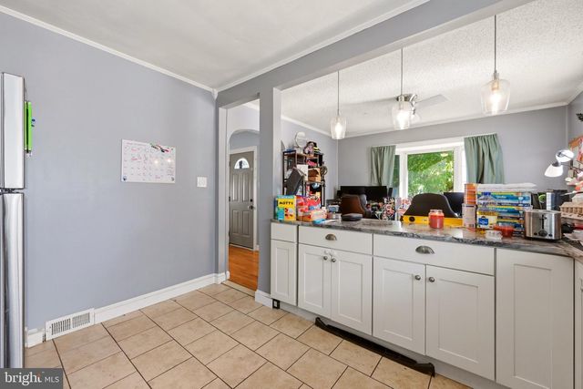 27 5TH AVE, Mount Ephraim, NJ 08059