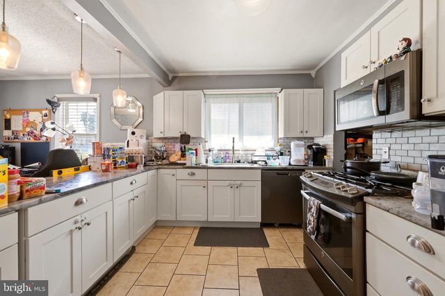 27 5TH AVE, Mount Ephraim, NJ 08059