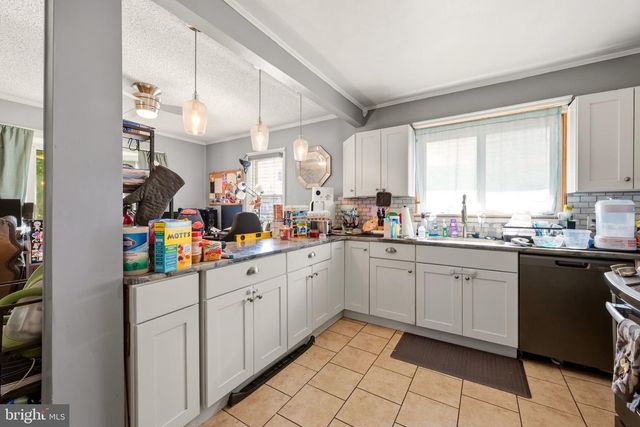 27 5TH AVE, Mount Ephraim, NJ 08059