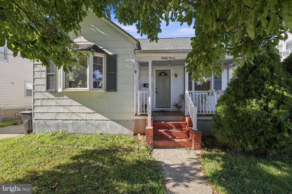 27 5TH AVE, Mount Ephraim, NJ 08059