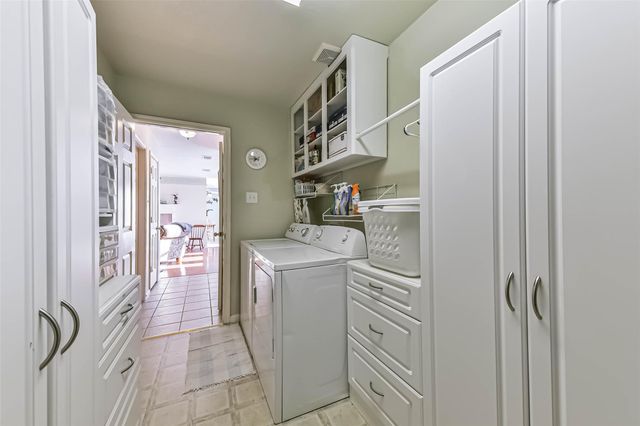 1116 Lake Shore Drive, Pearland, TX 77581