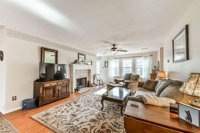 1116 Lake Shore Drive, Pearland, TX 77581