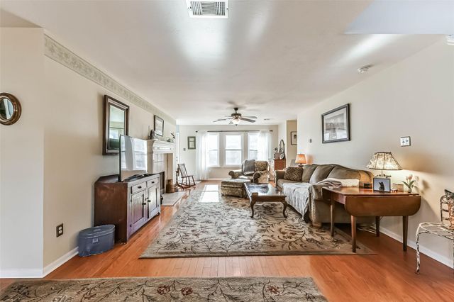 1116 Lake Shore Drive, Pearland, TX 77581