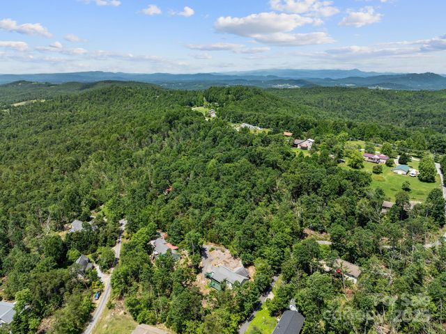 66 Condor Court, Hendersonville, NC 28792