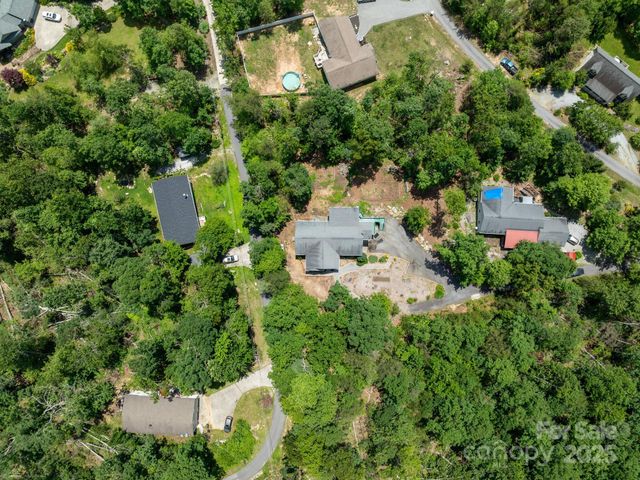 66 Condor Court, Hendersonville, NC 28792