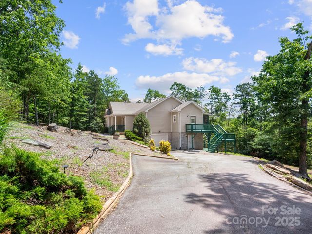 66 Condor Court, Hendersonville, NC 28792