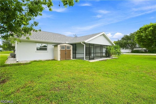 903 SE 20th CT, Cape Coral, FL 33990