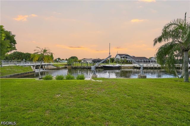 903 SE 20th CT, Cape Coral, FL 33990