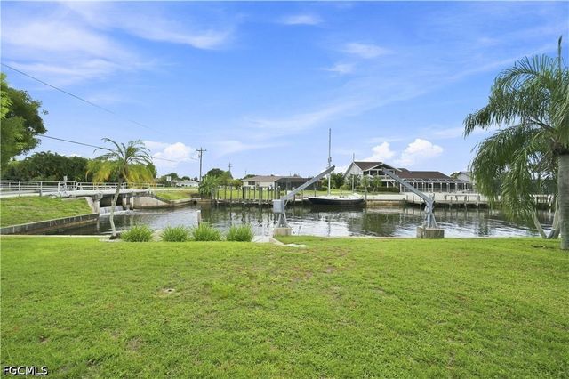 903 SE 20th CT, Cape Coral, FL 33990