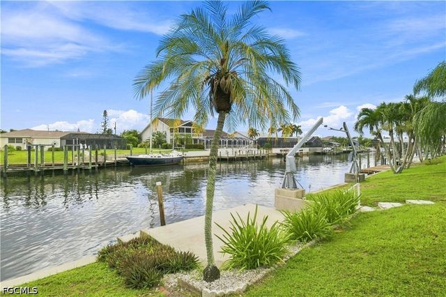 903 SE 20th CT, Cape Coral, FL 33990