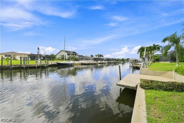 903 SE 20th CT, Cape Coral, FL 33990
