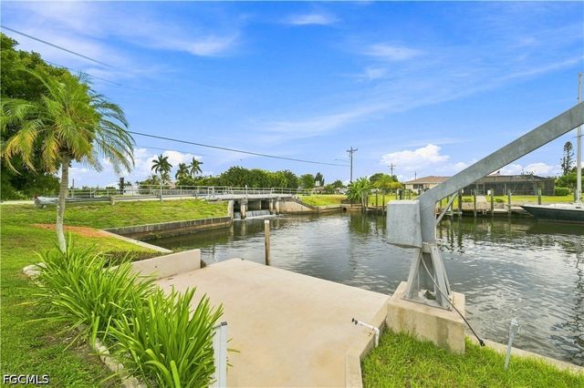 903 SE 20th CT, Cape Coral, FL 33990
