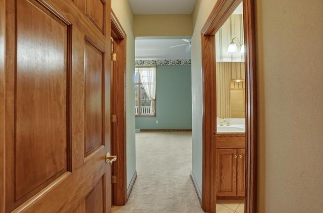 506 Spring Crest CIRCLE, Waukesha, WI 53188