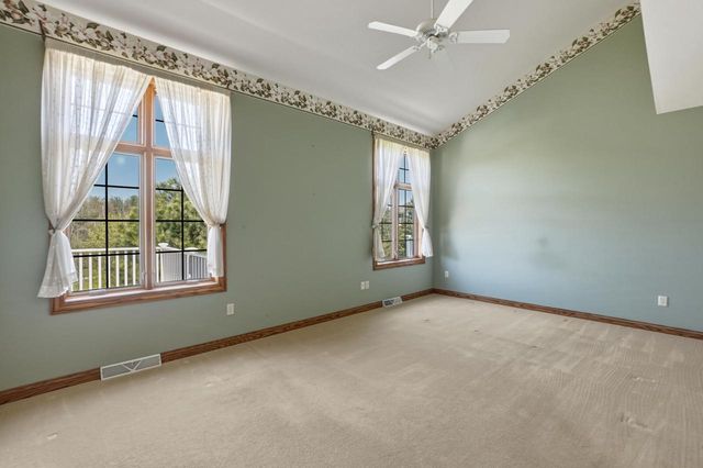 506 Spring Crest CIRCLE, Waukesha, WI 53188