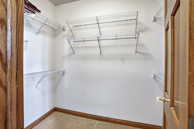506 Spring Crest CIRCLE, Waukesha, WI 53188