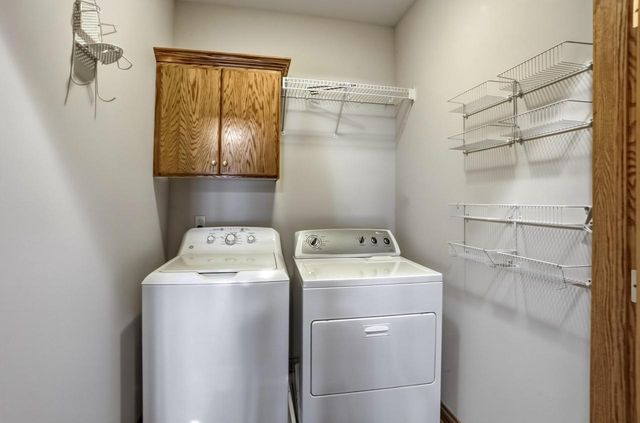506 Spring Crest CIRCLE, Waukesha, WI 53188