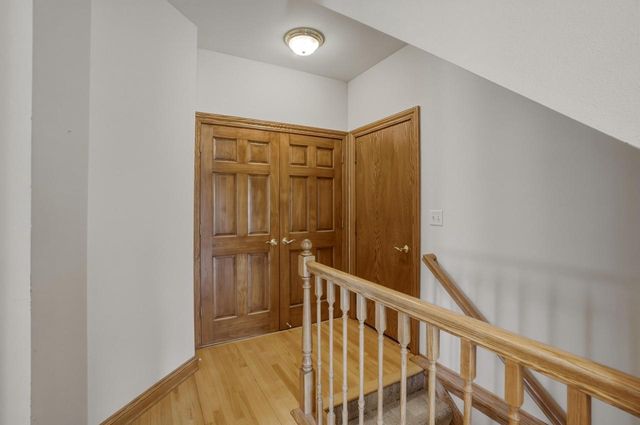 506 Spring Crest CIRCLE, Waukesha, WI 53188