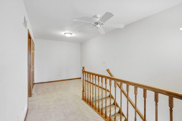 506 Spring Crest CIRCLE, Waukesha, WI 53188