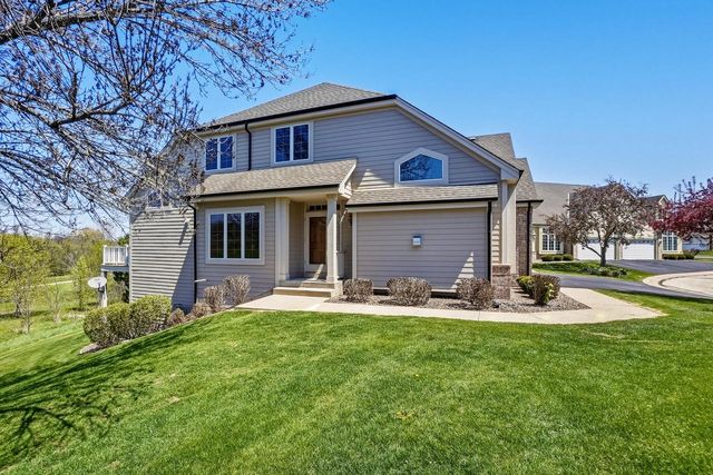 506 Spring Crest CIRCLE, Waukesha, WI 53188