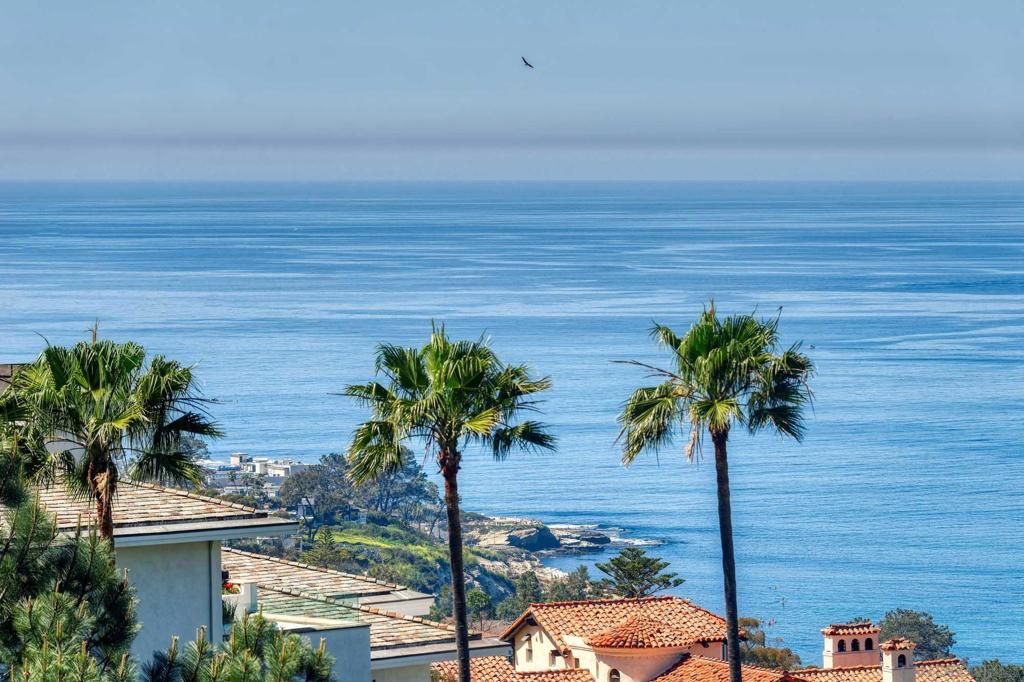 Image 12 of property listing at 7455 Hillside Dr, La Jolla, CA 92037