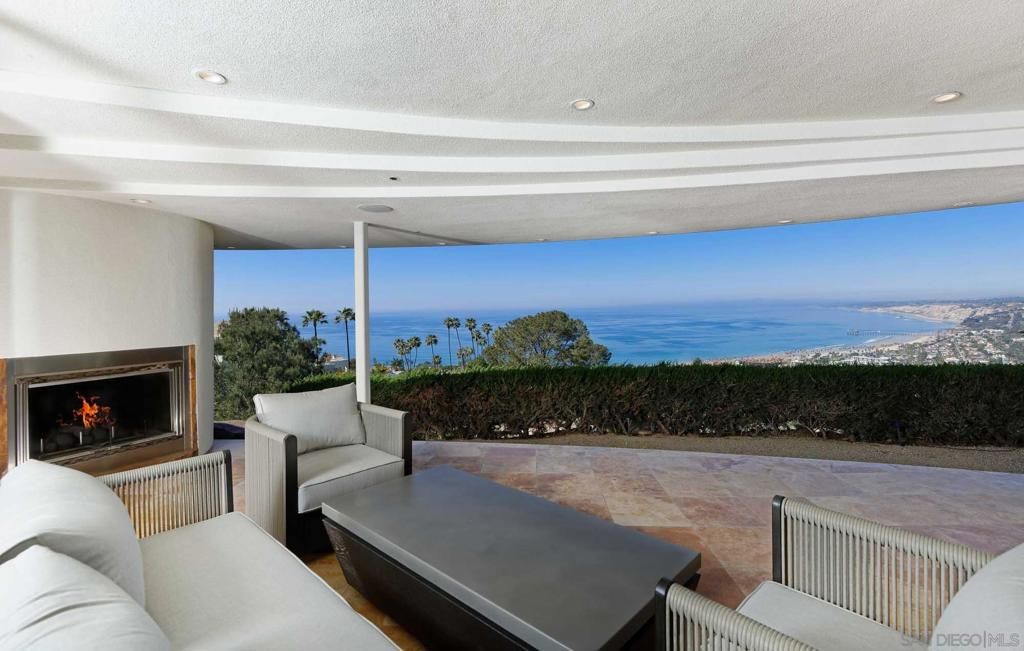 Image 20 of property listing at 7455 Hillside Dr, La Jolla, CA 92037