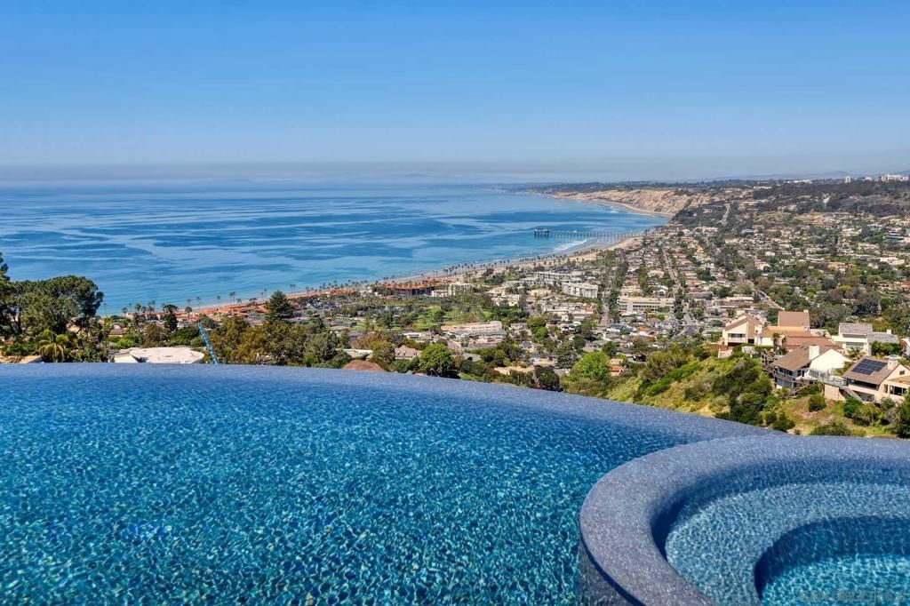 Image 29 of property listing at 7455 Hillside Dr, La Jolla, CA 92037