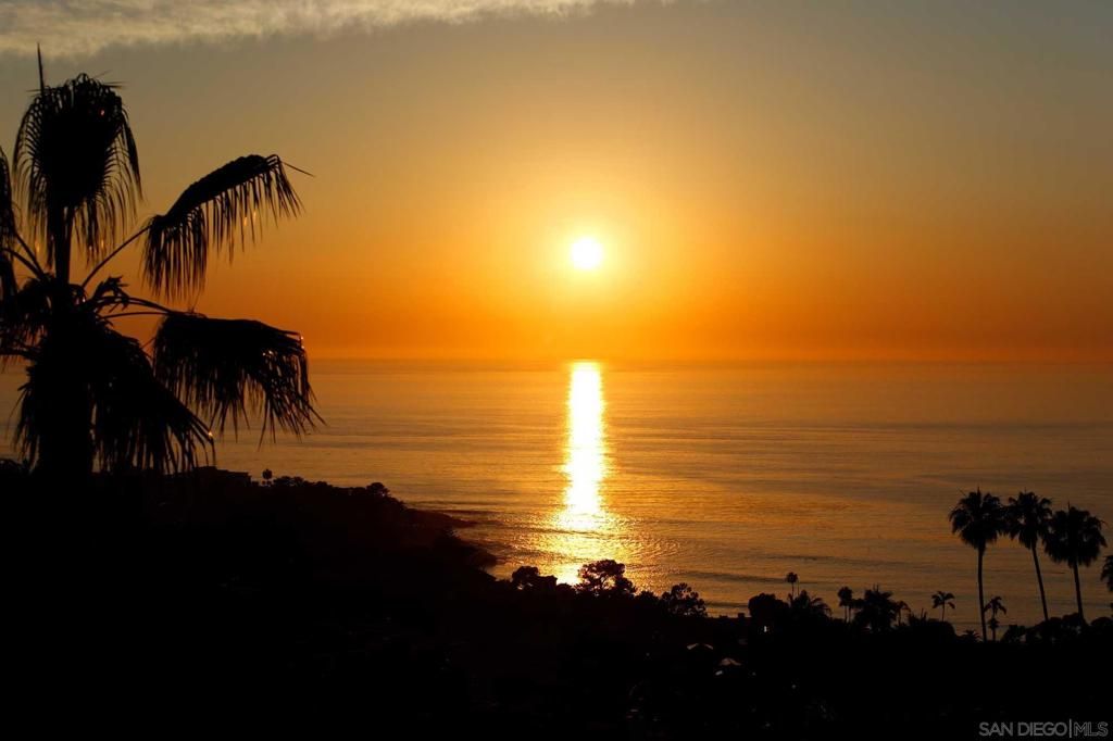 Image 38 of property listing at 7455 Hillside Dr, La Jolla, CA 92037