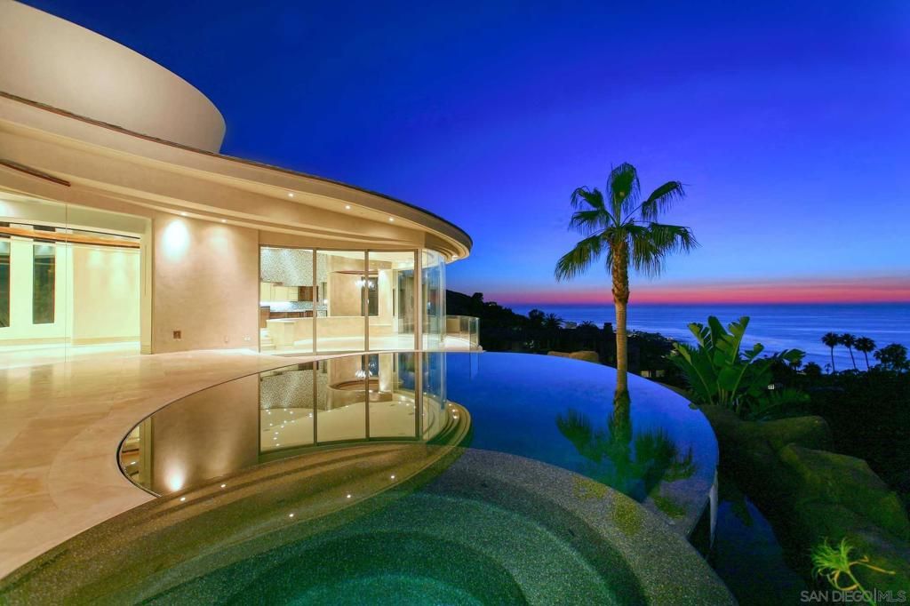 Image 43 of property listing at 7455 Hillside Dr, La Jolla, CA 92037