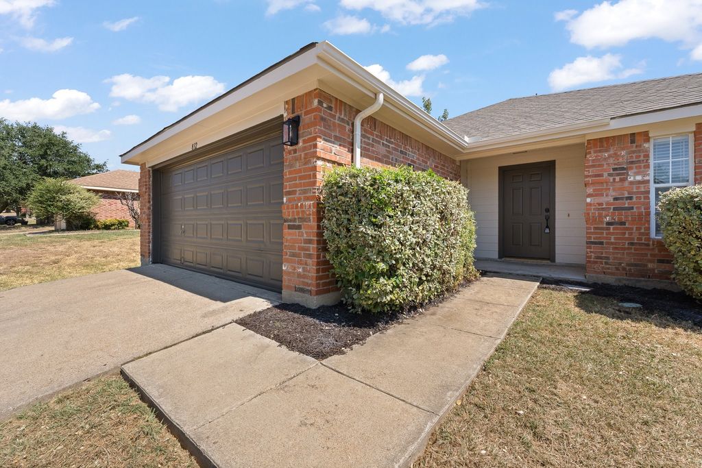 832 Beaver Creek Drive, Burleson, TX 76028 — photo 4