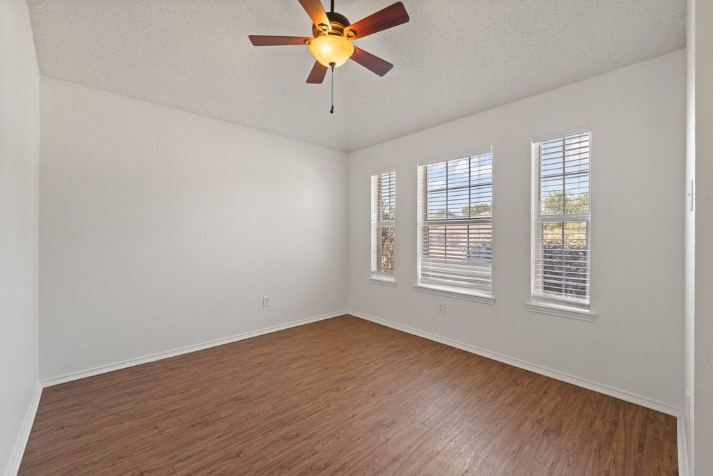 832 Beaver Creek Drive, Burleson, TX 76028 — photo 5