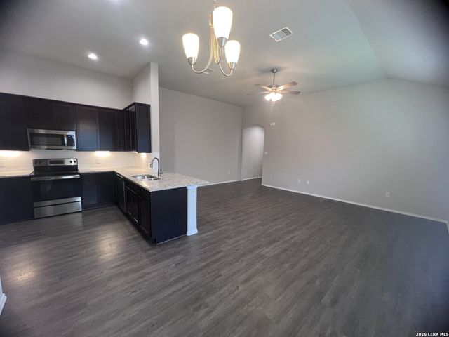 636 Heathers Way, Seguin, TX 78155