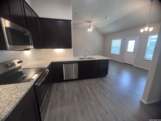 636 Heathers Way, Seguin, TX 78155