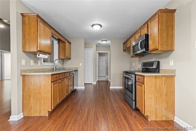 4220 Silver Glade Trail, Sellersburg, IN 47172