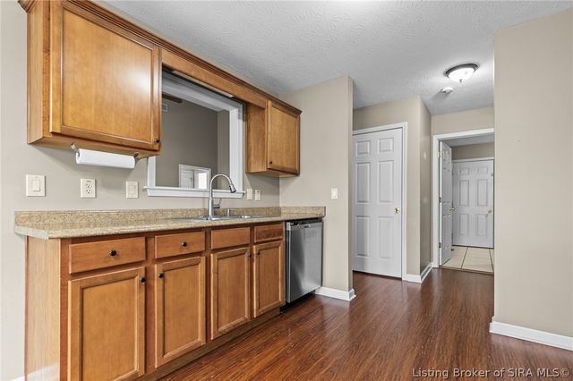 4220 Silver Glade Trail, Sellersburg, IN 47172