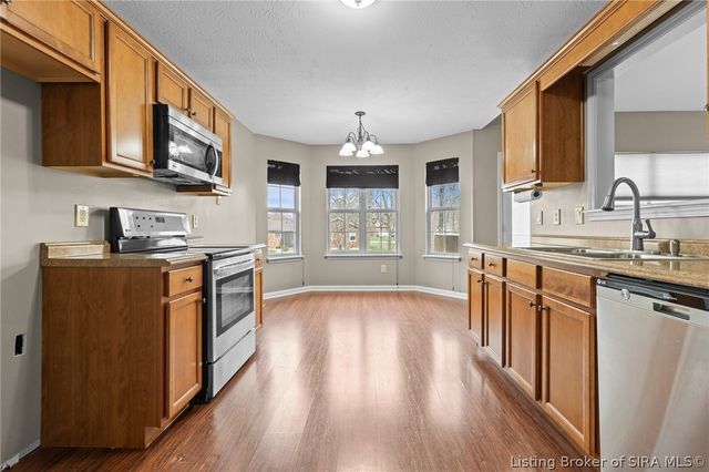 4220 Silver Glade Trail, Sellersburg, IN 47172