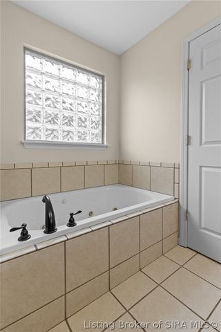 4220 Silver Glade Trail, Sellersburg, IN 47172