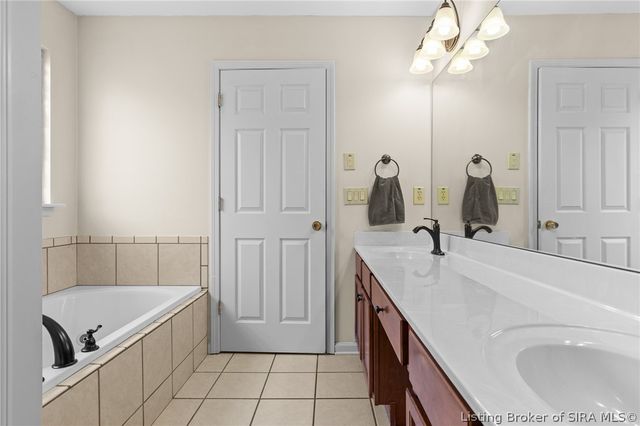 4220 Silver Glade Trail, Sellersburg, IN 47172