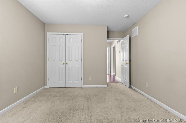 4220 Silver Glade Trail, Sellersburg, IN 47172