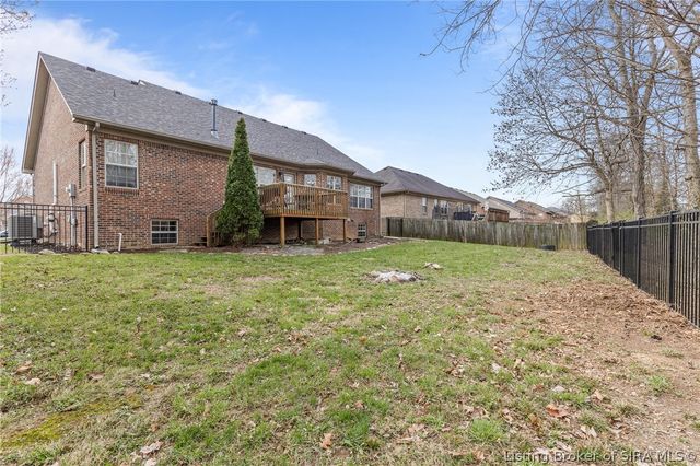 4220 Silver Glade Trail, Sellersburg, IN 47172