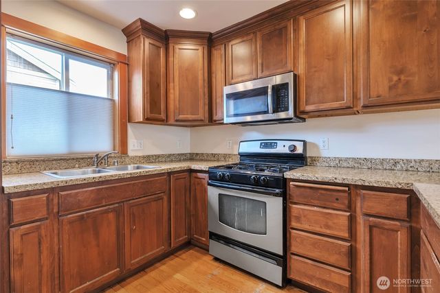 2221 E Spruce Street, Seattle, WA 98122