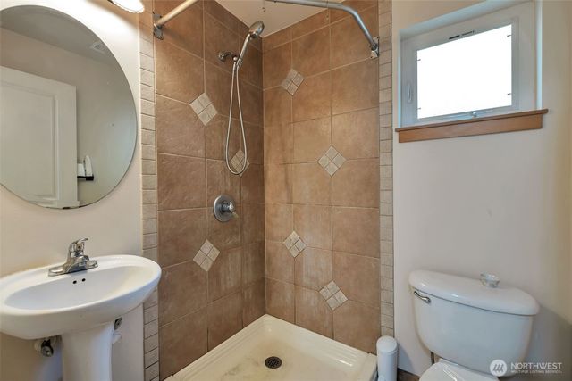 2221 E Spruce Street, Seattle, WA 98122