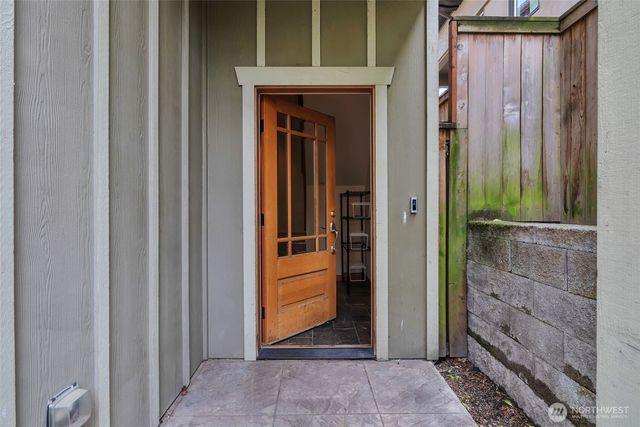 2221 E Spruce Street, Seattle, WA 98122