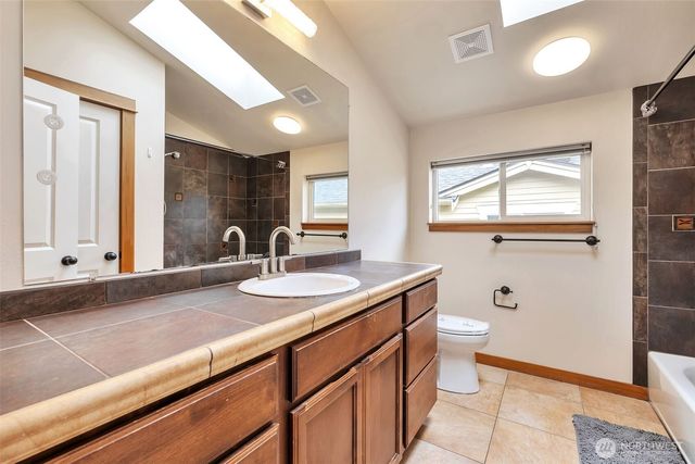 2221 E Spruce Street, Seattle, WA 98122