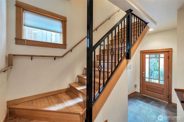 2221 E Spruce Street, Seattle, WA 98122