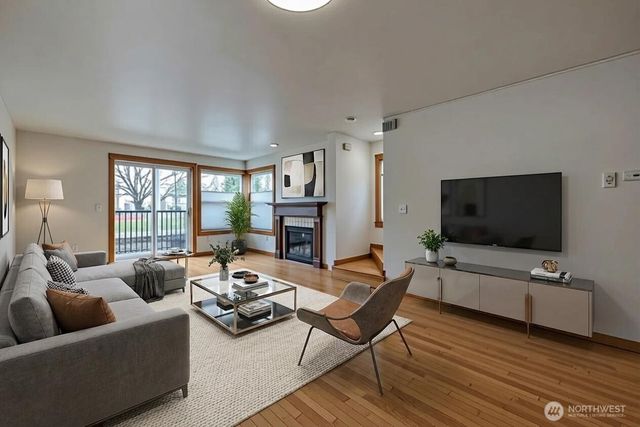 2221 E Spruce Street, Seattle, WA 98122