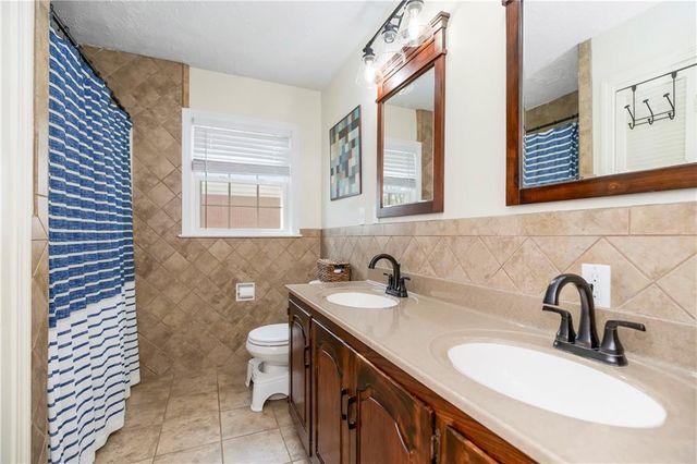 1804 W Liberty Drive, Liberty, MO 64068