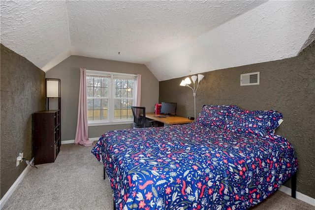 1804 W Liberty Drive, Liberty, MO 64068