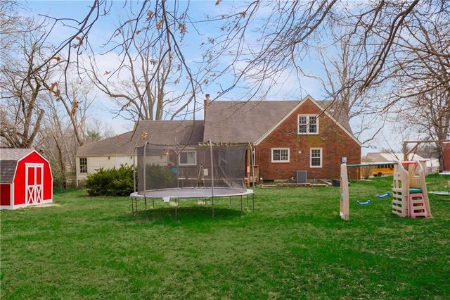 1804 W Liberty Drive, Liberty, MO 64068