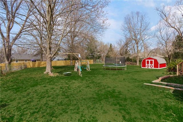 1804 W Liberty Drive, Liberty, MO 64068