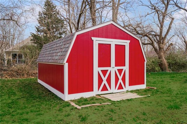 1804 W Liberty Drive, Liberty, MO 64068